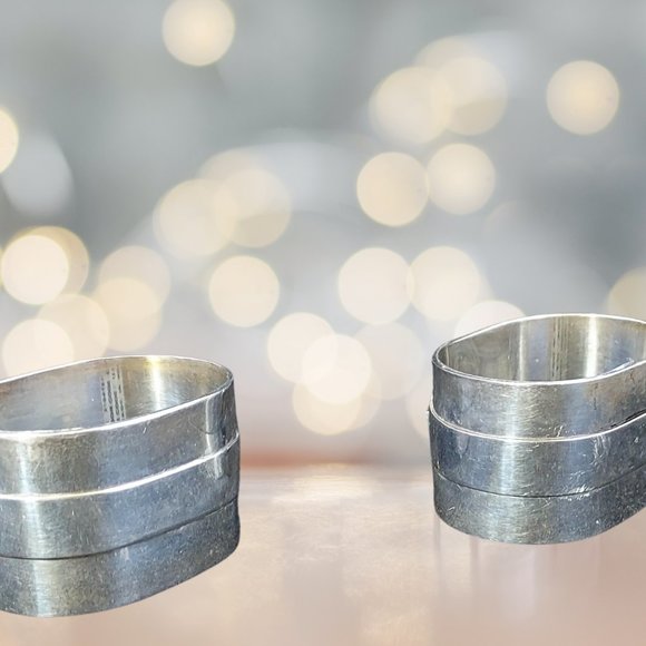 Bloomingdale's Silver Napkin Rings set of 2 Belt in Buckle, Oval Shape -Solid - Picture 4 of 7